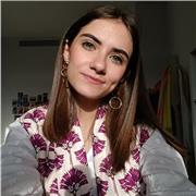 Soy estudiante universitaria de Derecho y estoy en el segundo año. Hay materias como la lengua castellana, la historia y algunos idiomas como el inglés que me encantan, por ello me gustaría ayudar a la gente que necesite un apoyo extra en el instituto o c